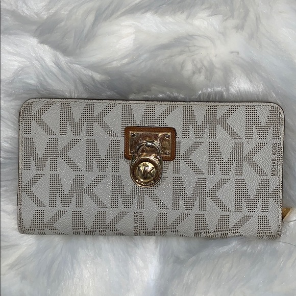 Michael Kors Handbags - Michael kors wallet Michael Kors Handbags - Michael kors wallet